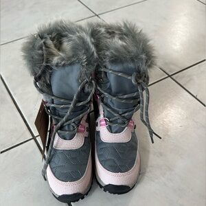 Girl pink waterproof winter boots NWT